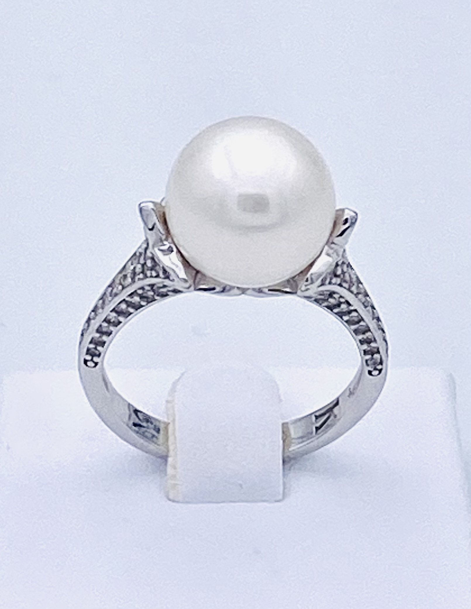 Pearl ring cultured white gold 750% Art. ANPE