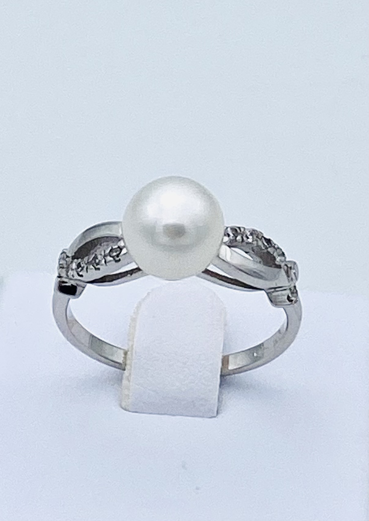 Pearl ring in 750% gold Art. ANPE2