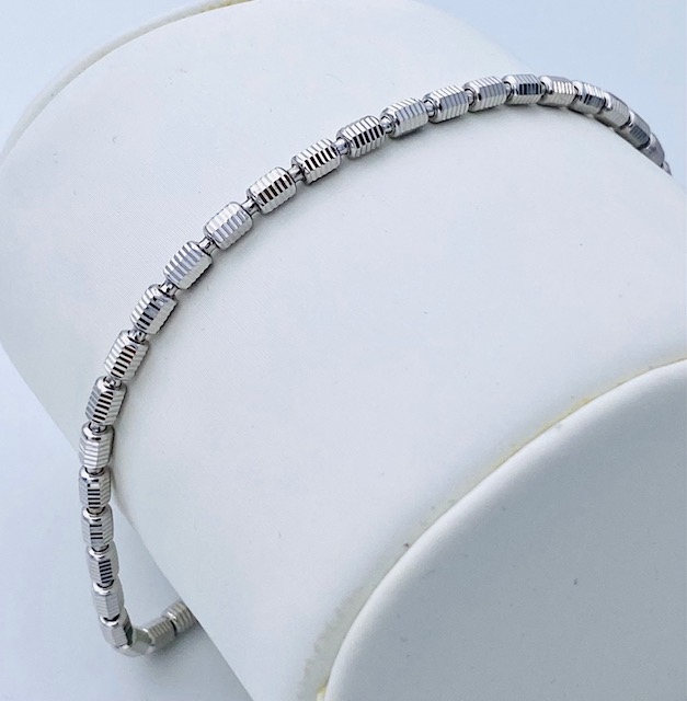 Desmos bracelet in silver art. BE01F00300W
