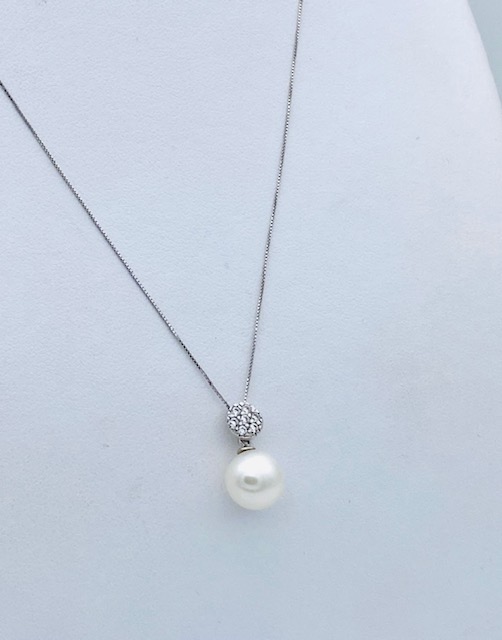 Pearl pendant in white gold 750% art. PENPE1