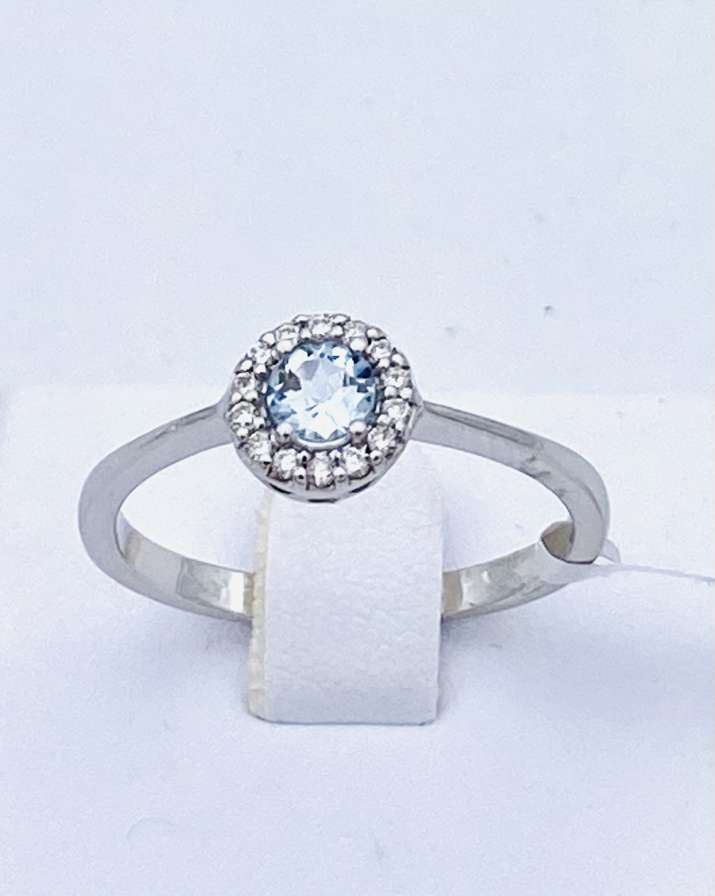 Aquamarine ring 750% gold and diamonds Art. 1904-3