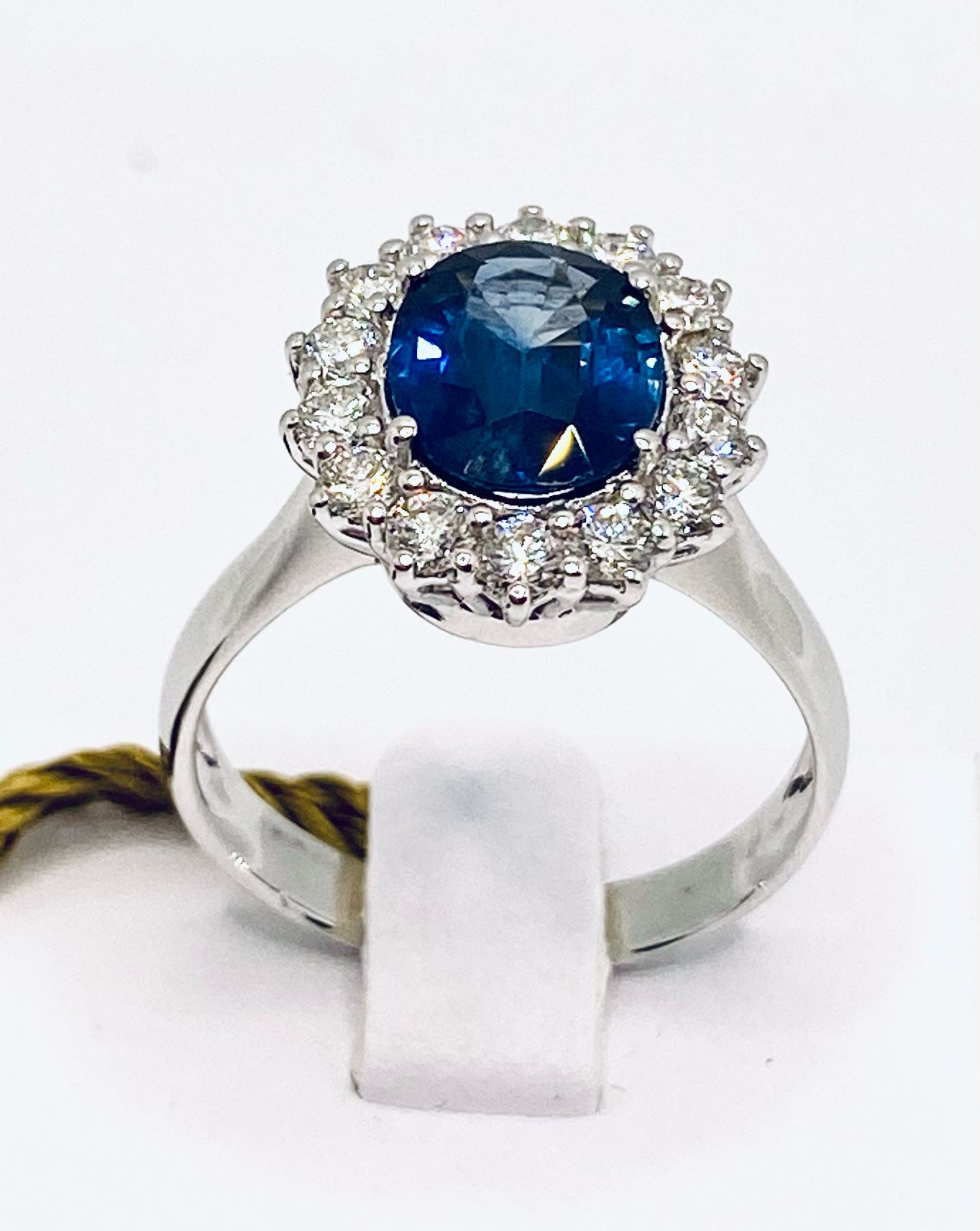 Anello zaffiro in oro 750% e diamanti Art. AN2572