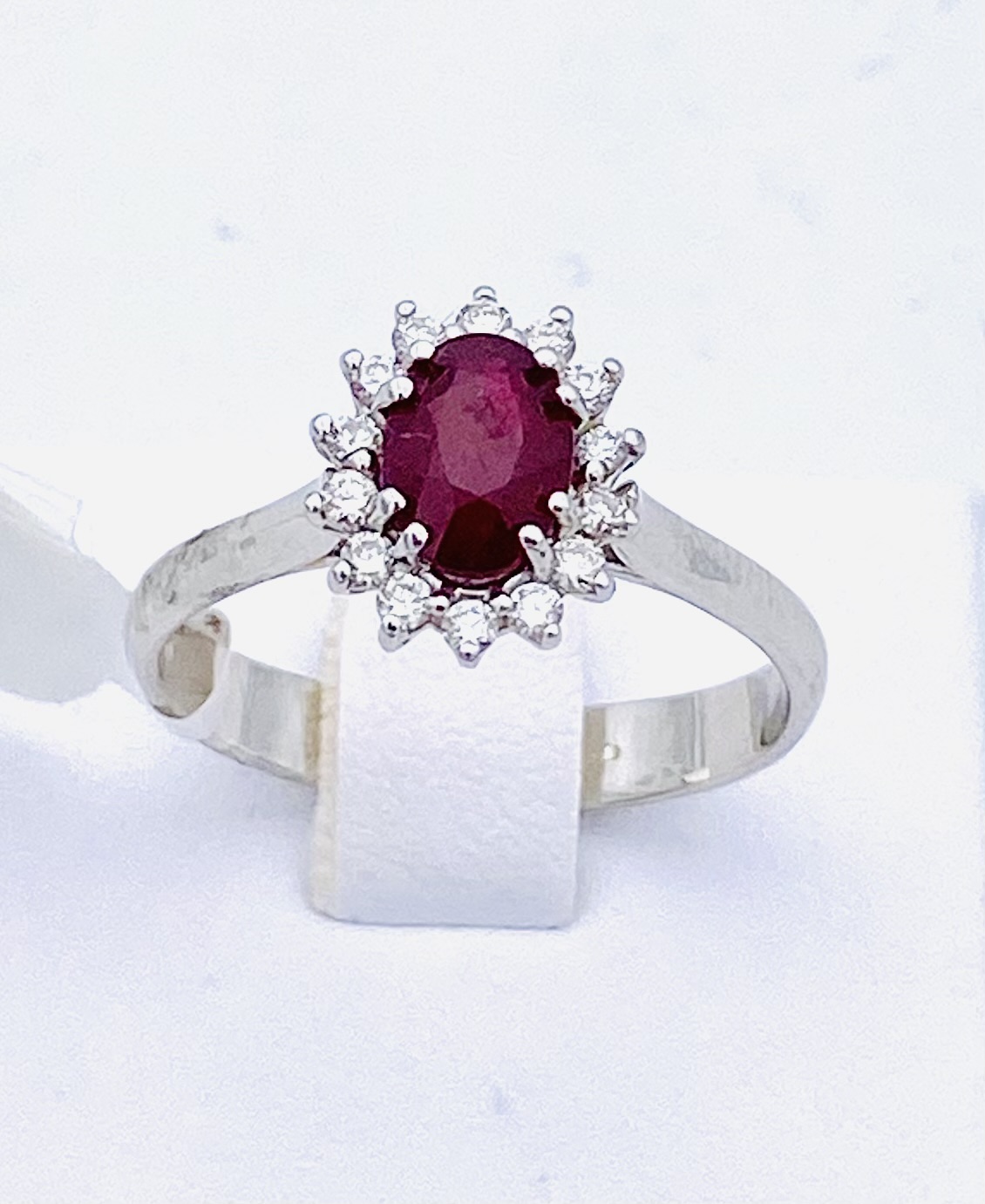 Gold ruby ring 750% diamonds Art. AN1625