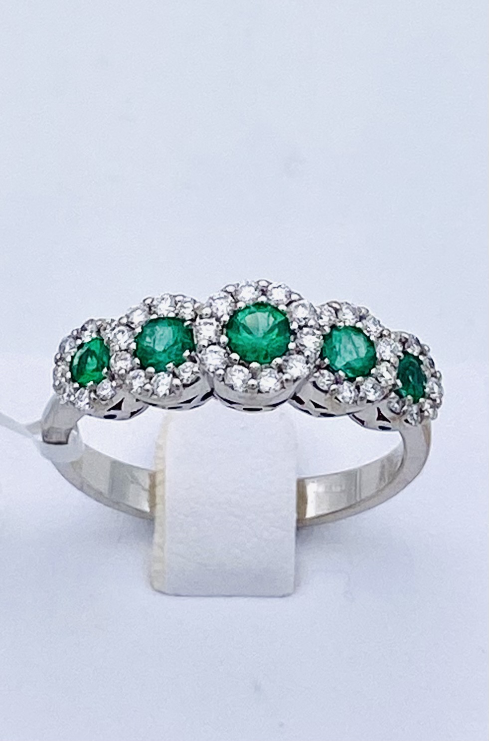 Emerald veretta ring 750% gold and BELLE EPOQUE diamonds Art. AN2094