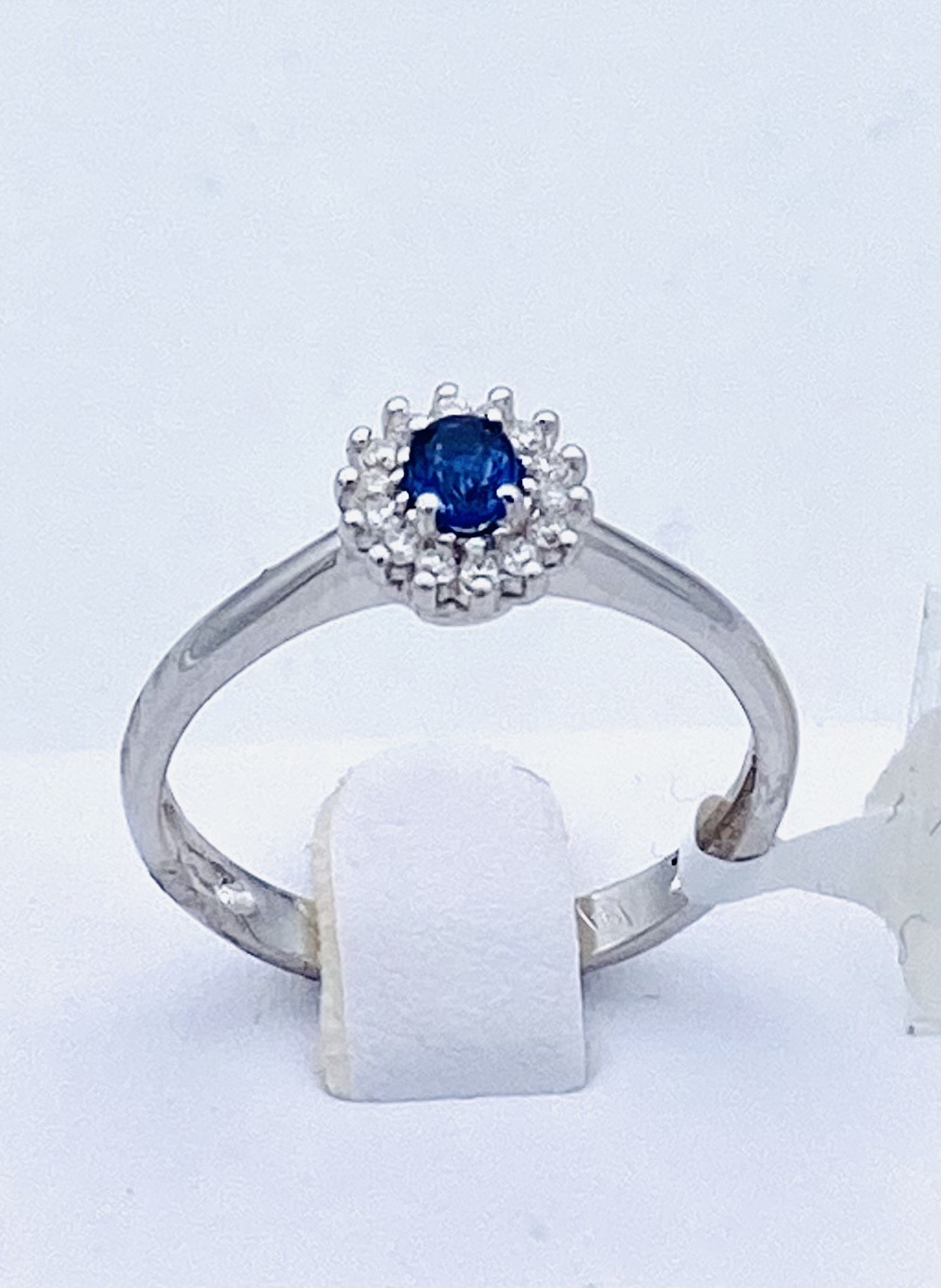 Sapphire ring 750% gold and diamonds Art. AN2359