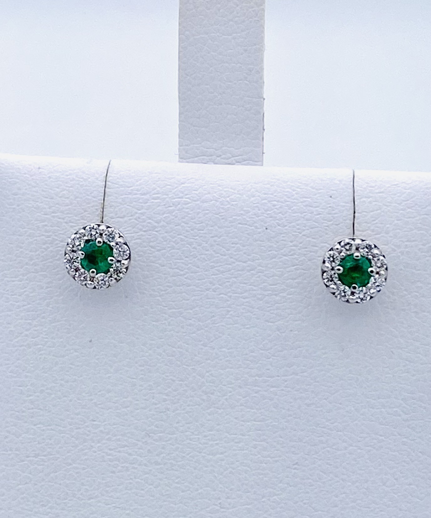 Earrings with emerald diamonds and gold 750% Art. OR771