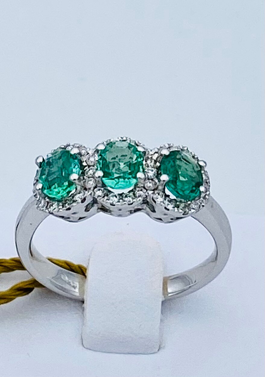 White gold diamond emerald trilogy ring 750 % ART.AN1916
