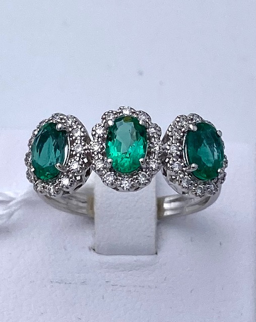 White gold diamond emerald trilogy ring 750 % ART.AN2577