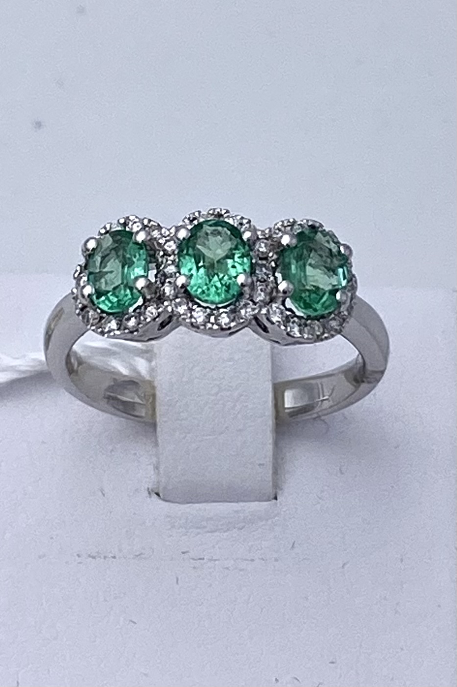 White gold diamond emerald trilogy ring 750 % ART.AN1916