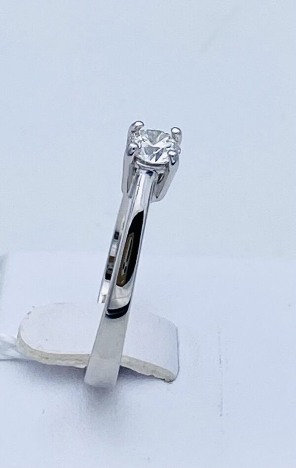 Anello solitario di diamanti in oro bianco 750% Art.AN2644