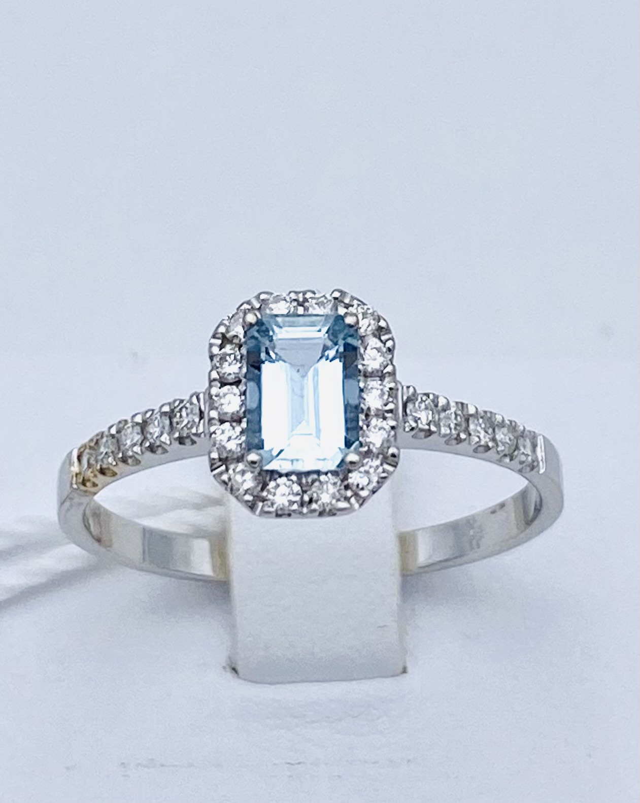 Aquamarine ring 750% gold and BELLE EPOQUE diamonds Art.AN2408