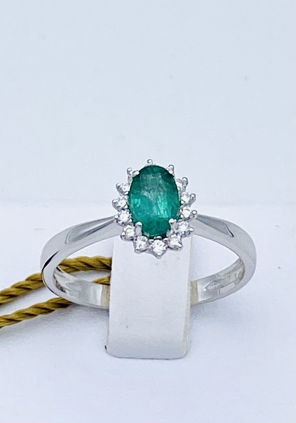 Emerald ring and diamonds white gold 750% art.AN2217