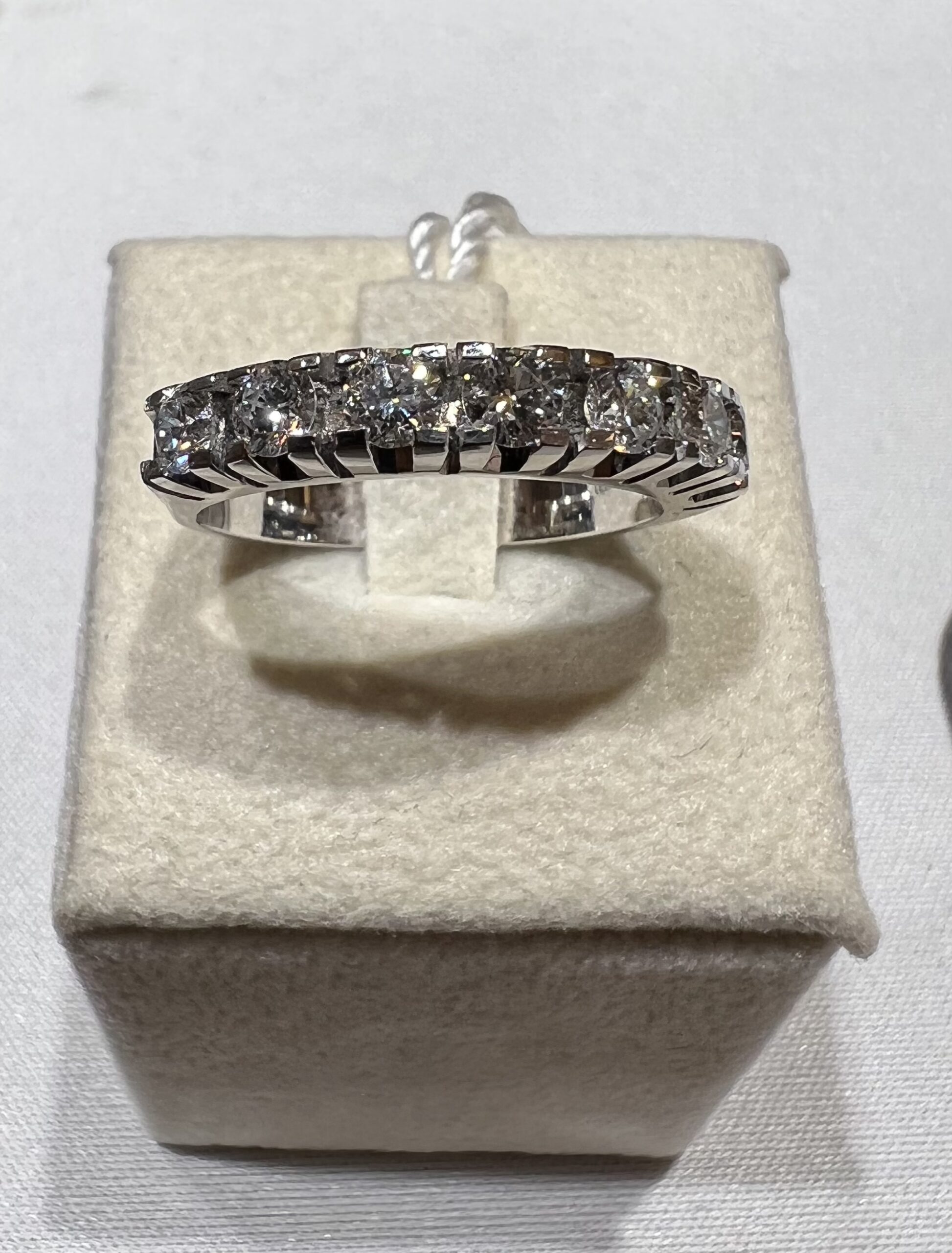 Anello veretta di diamanti oro bianco  DESIDERIO Art.  AN1023
