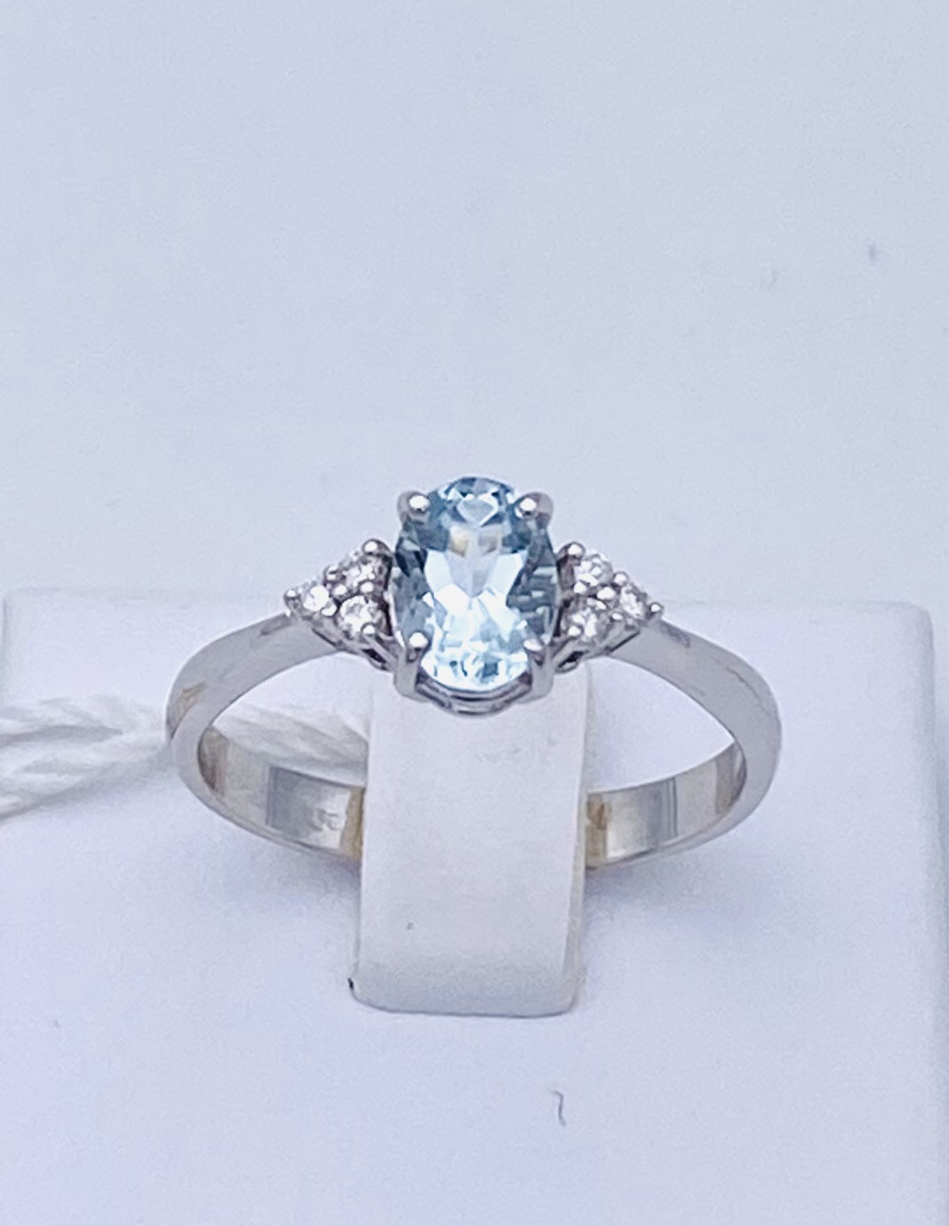 Aquamarine ring in 750% gold and diamonds Art. AN2511-1