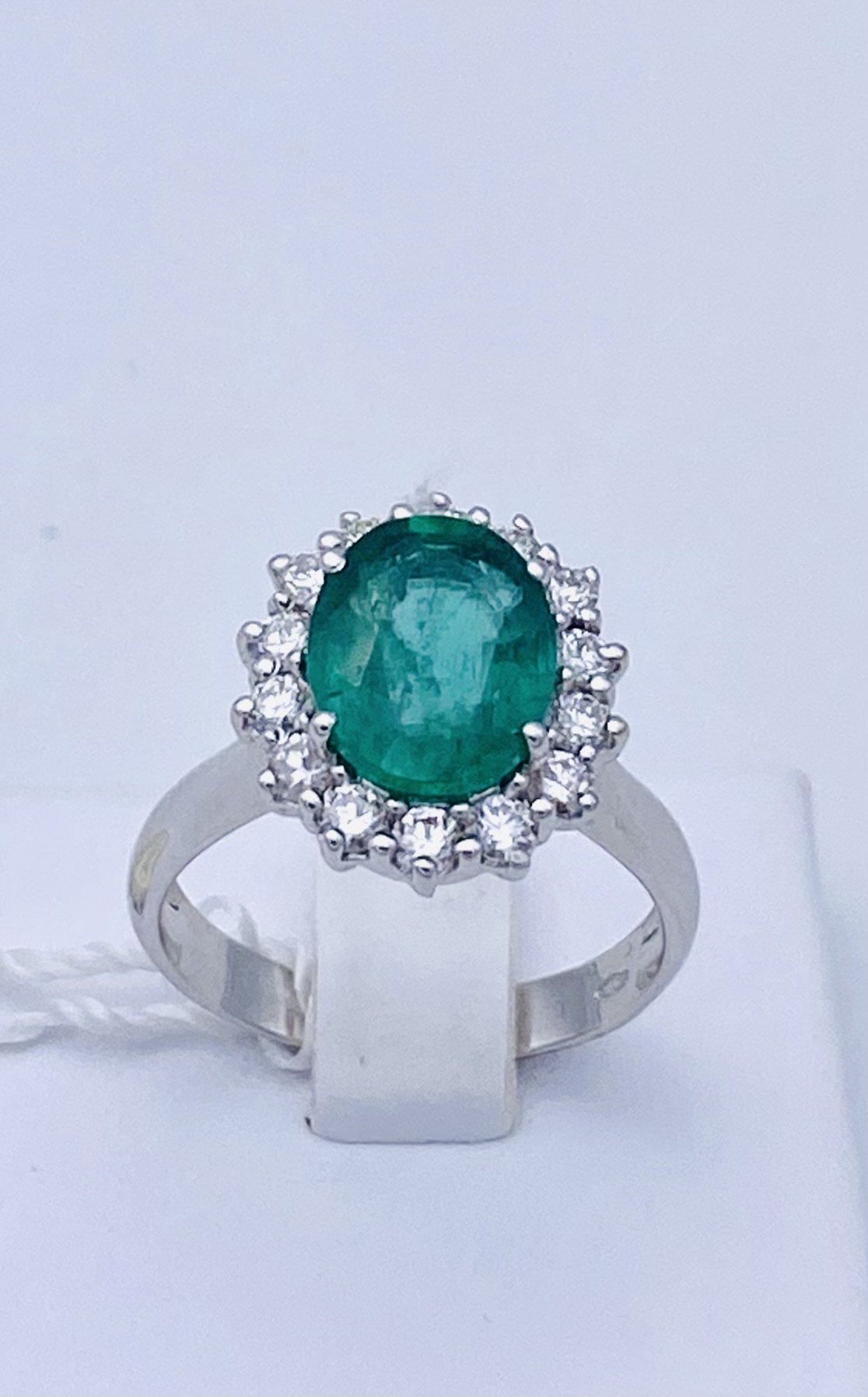 Anello smeraldo e diamanti oro bianco 750% art.AN2602