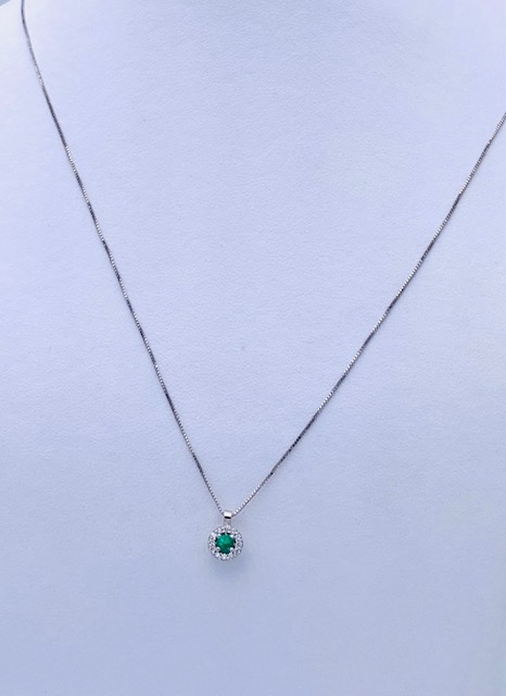 Emerald pendant with diamonds 750% white gold Art. CD469