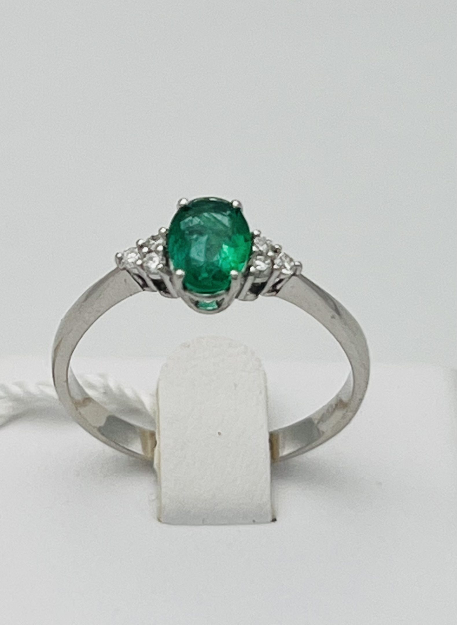 Emerald ring diamonds gold 750% GEMS ART.AN2689-4