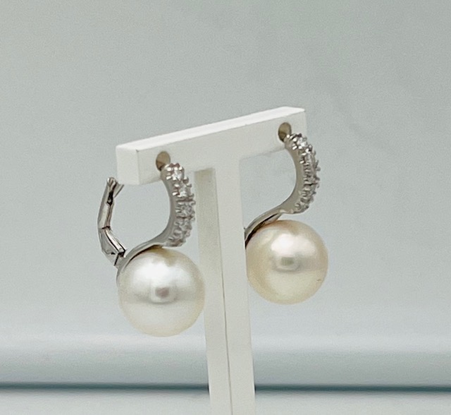 Pearl earrings white gold 750% diamonds art.ORP259-2
