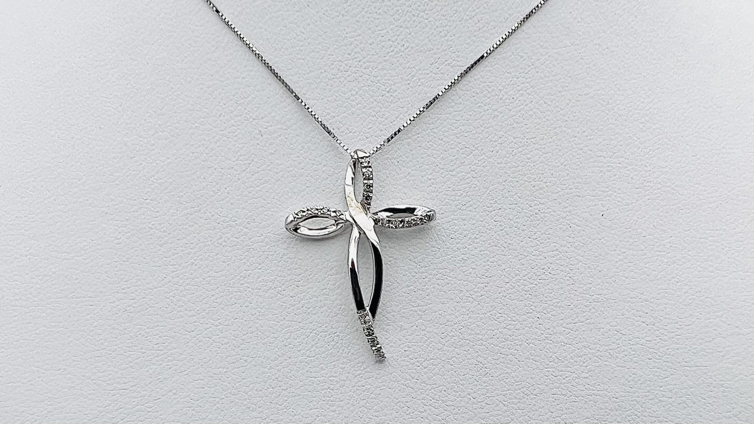 Cross pendant with diamonds art. CC295
