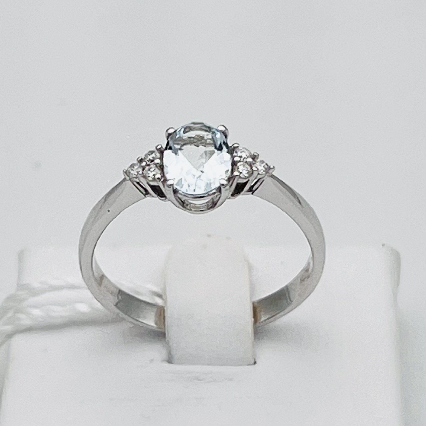 Anello acquamarina in oro 750% e diamanti Art. AN2511-4