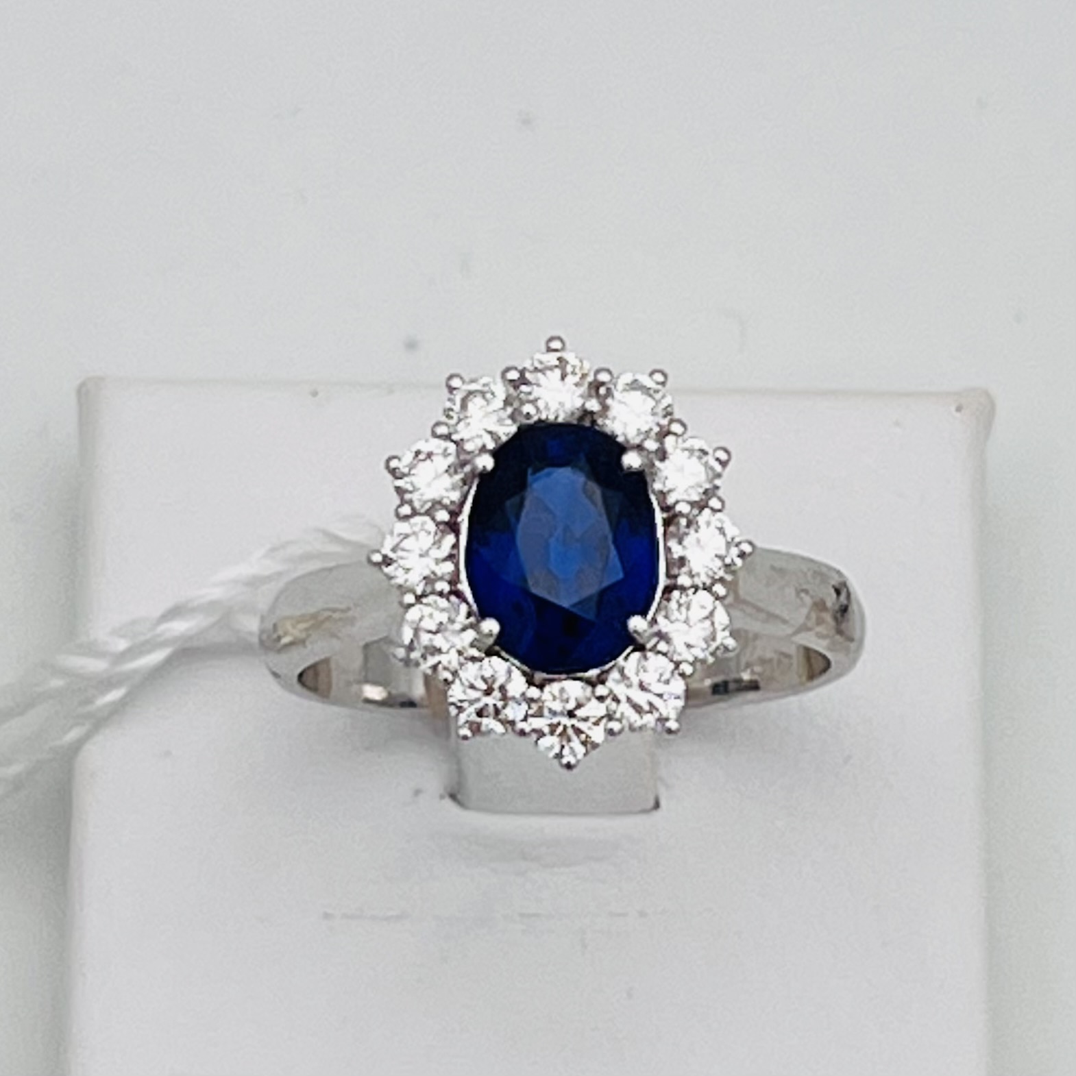 Anello zaffiro Royal blue  e diamanti Art. AN2116-1