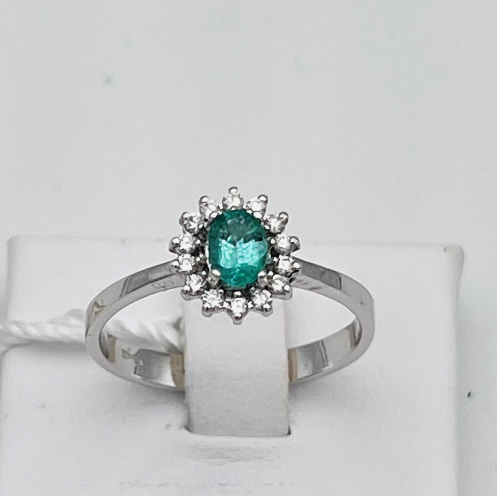 Emerald ring diamonds gold 750% BON TON ART.AN2216