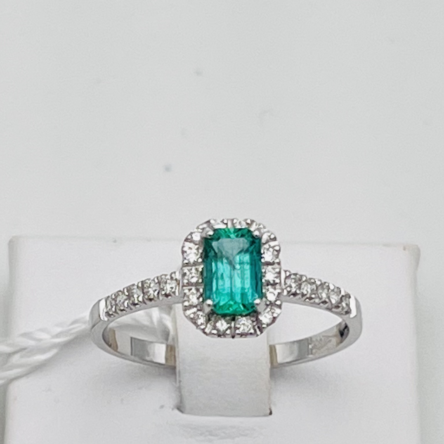 Emerald ring diamonds white gold 750% BELLE EPOQUE ART.AN2652