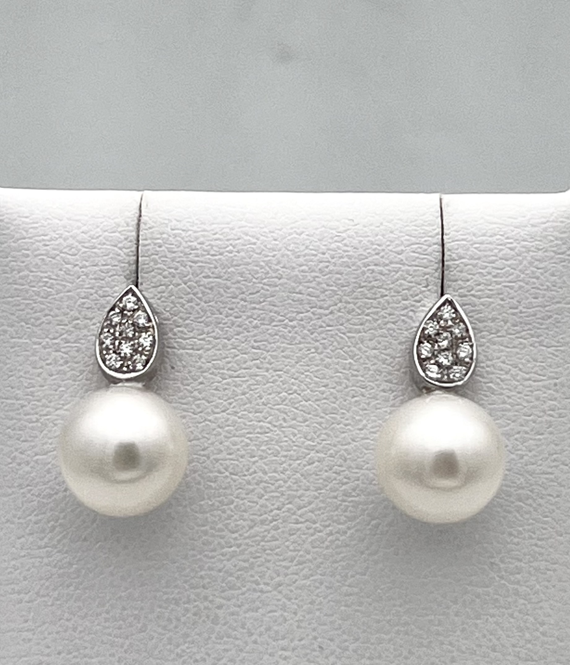 Pearl earrings white gold 750% Art.ORP276-3
