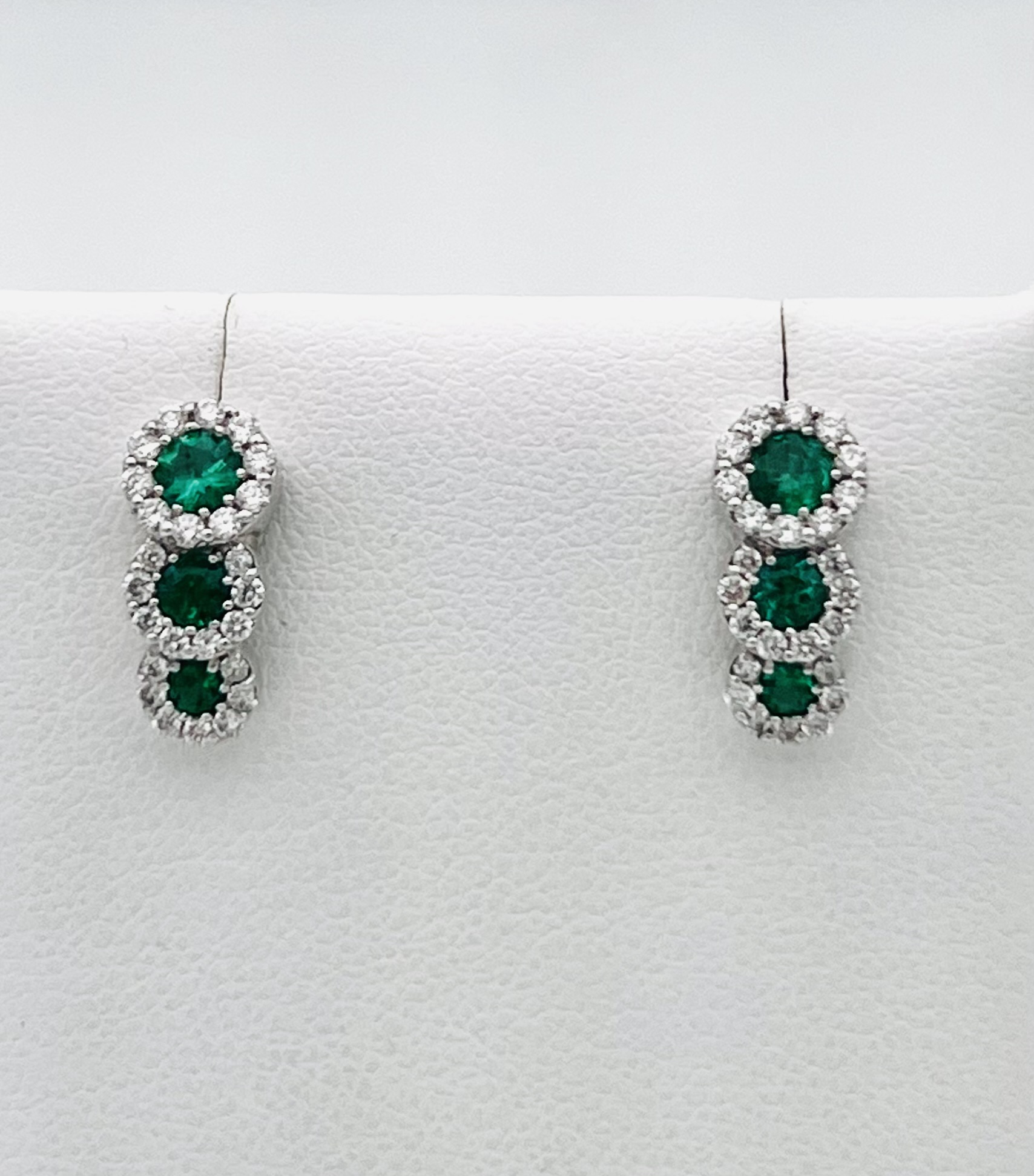 Emerald earrings in 750% gold and diamonds Art. OR1002