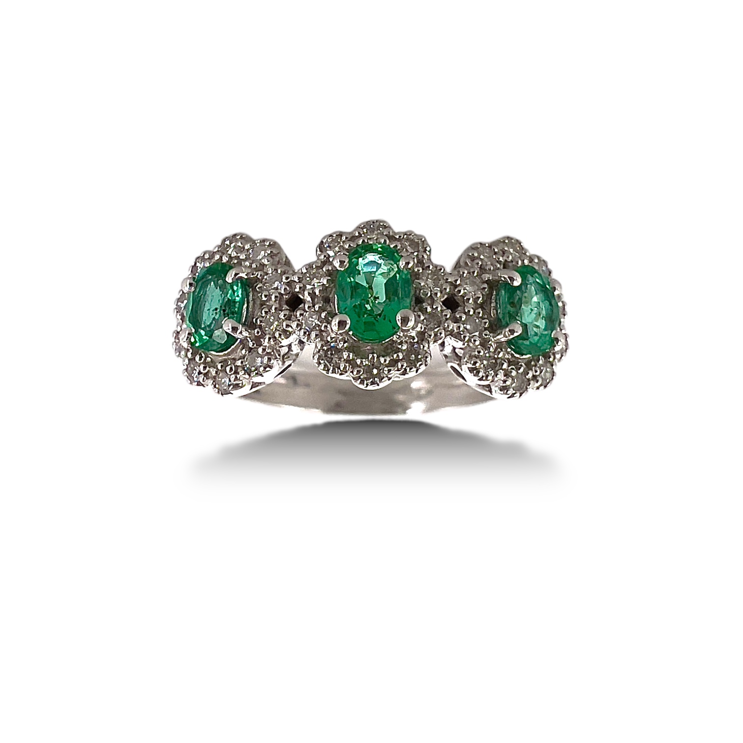 White gold diamond emerald trilogy ring ART.AN2578