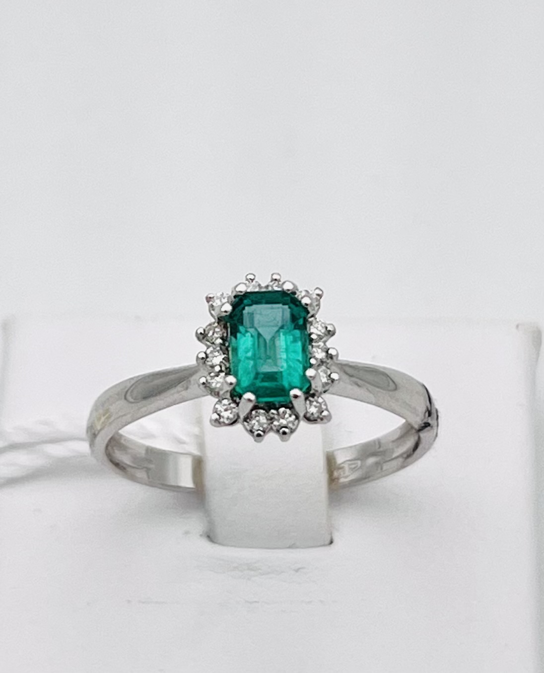 Emerald ring diamonds white gold 750 % BON TON ART.AN2281-3