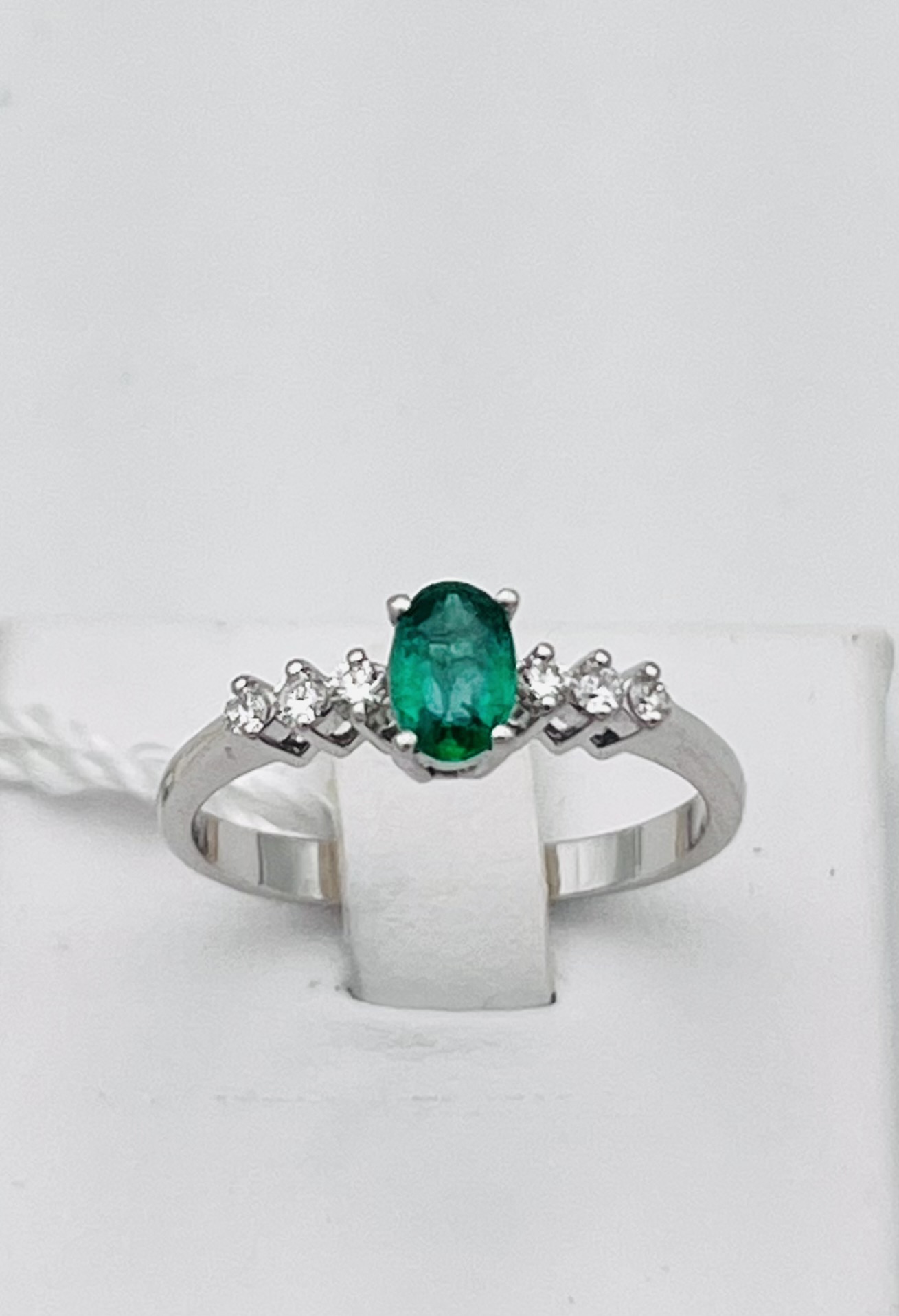 Emerald ring diamonds gold 750% GEMS ART.AN1843-1