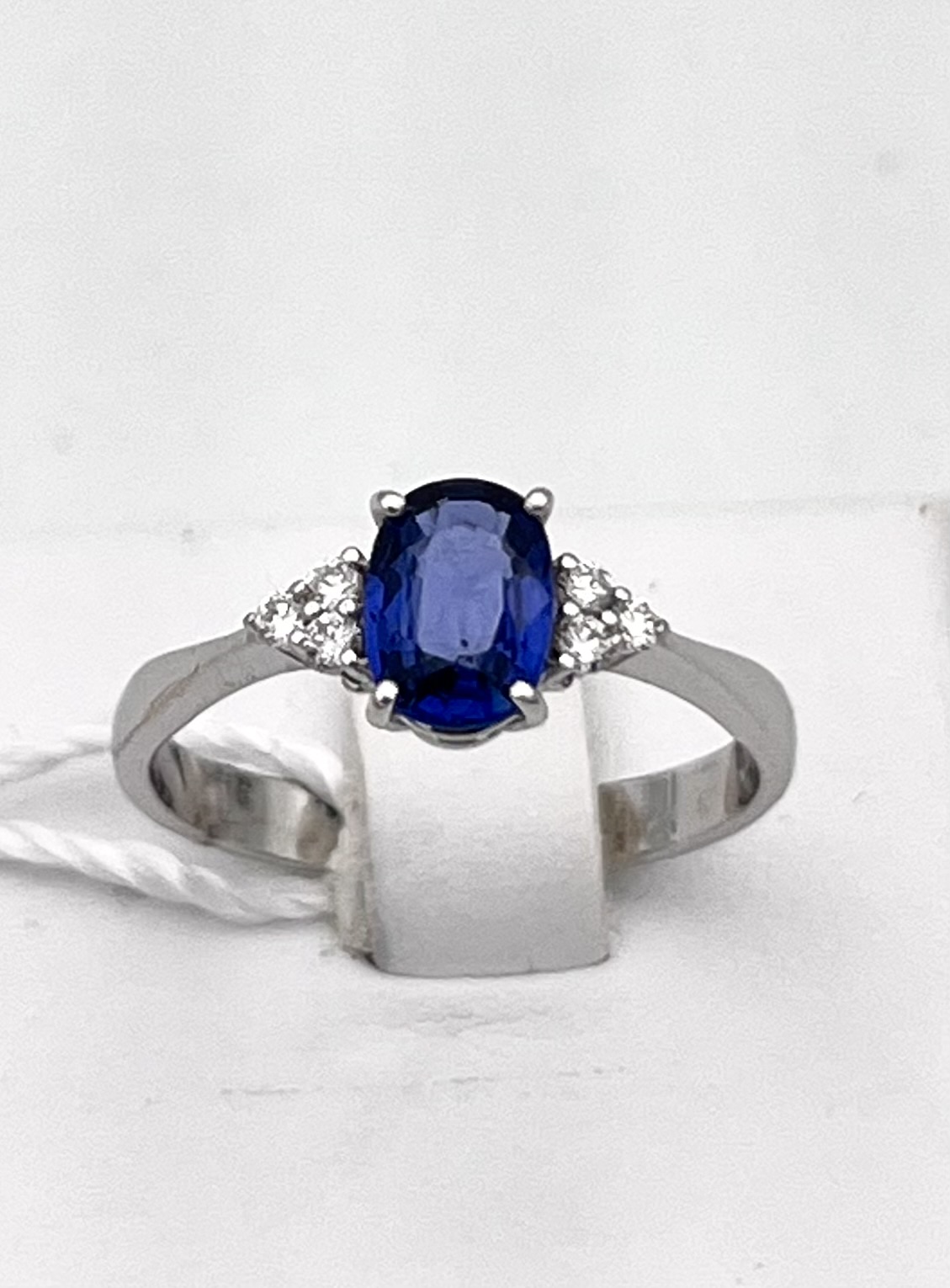 Sapphire and diamond ring in 750% gold ART. AN2677