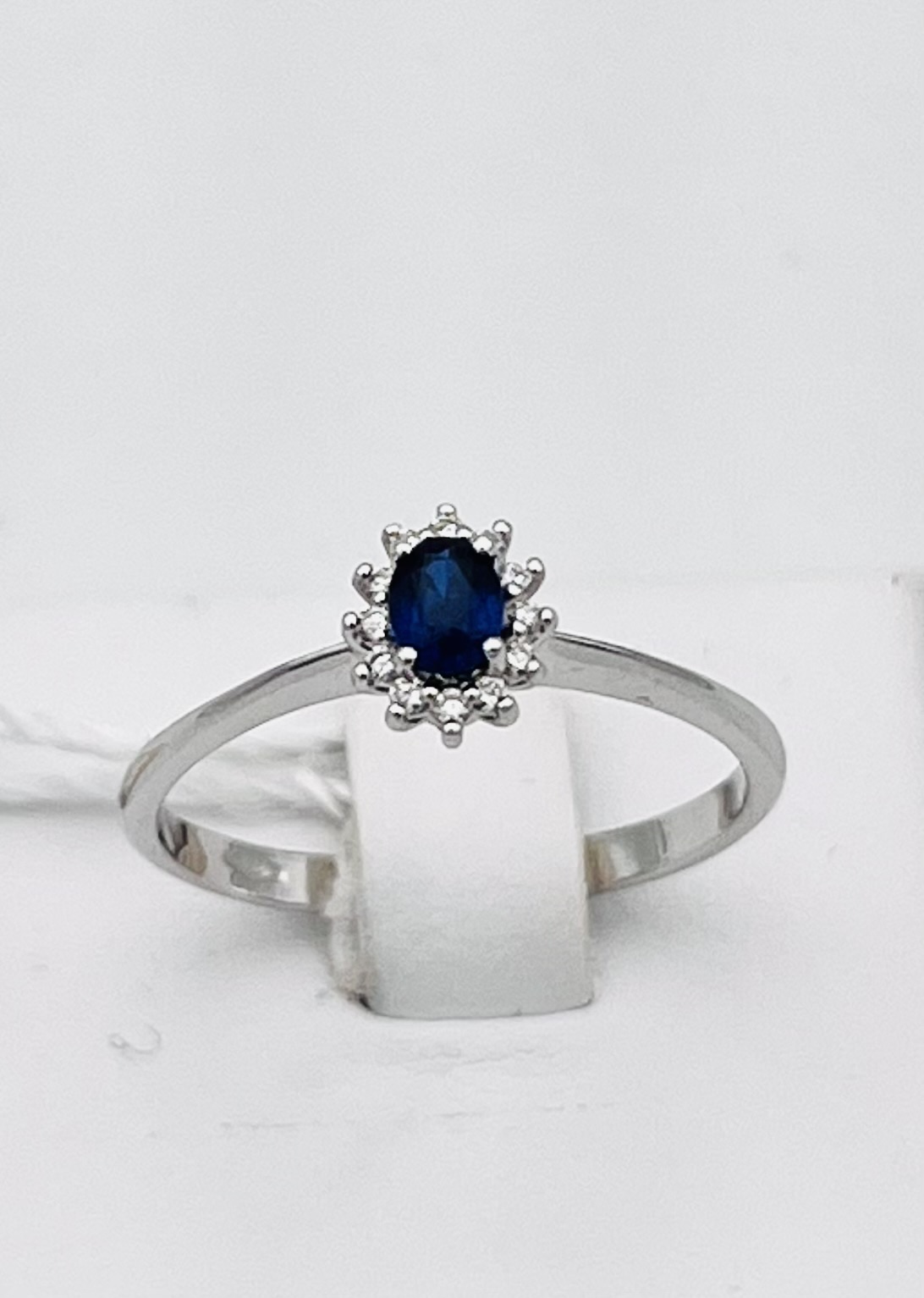 Sapphire and diamond ring in gold BON TON ART. AN2854