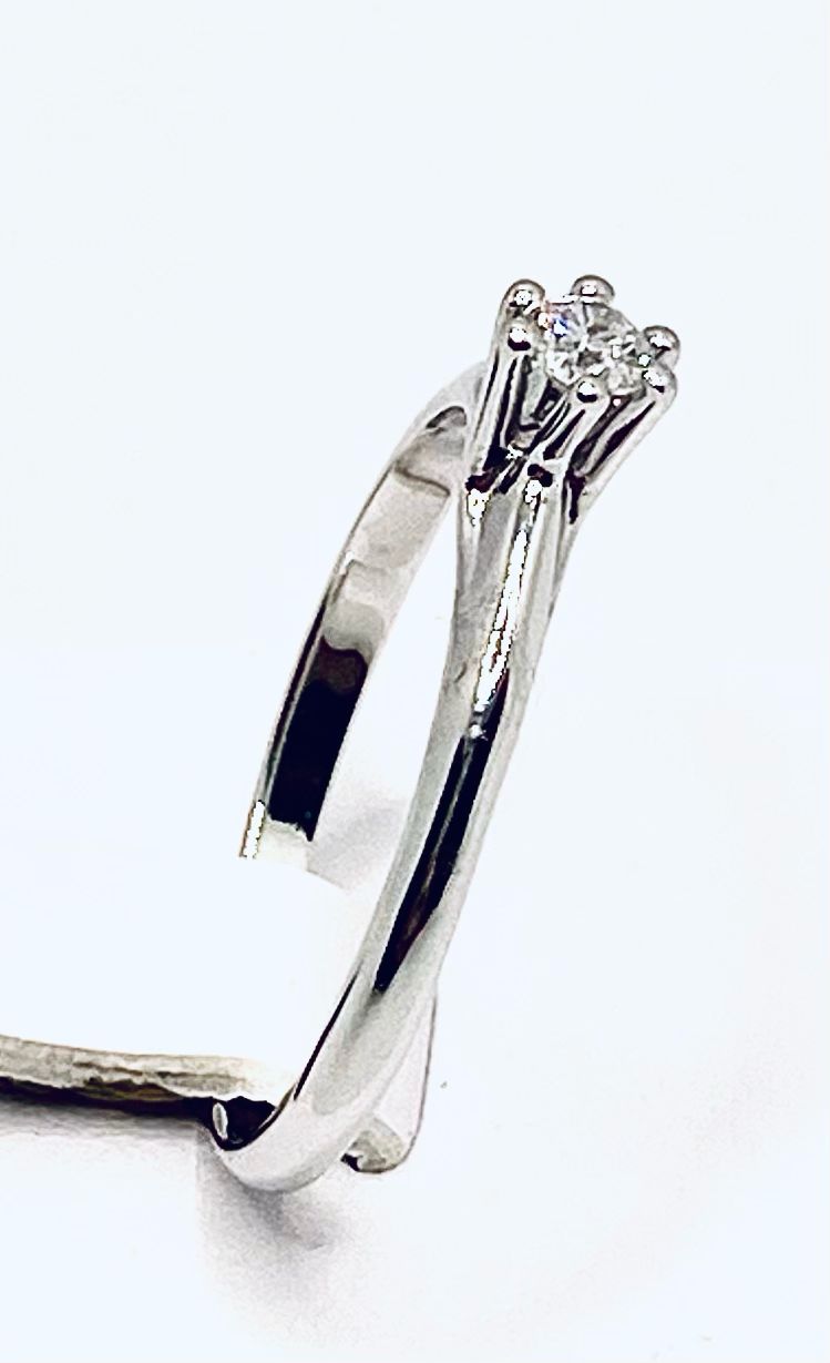 Anello solitario di diamanti e oro GIGLIO Art. AN1217