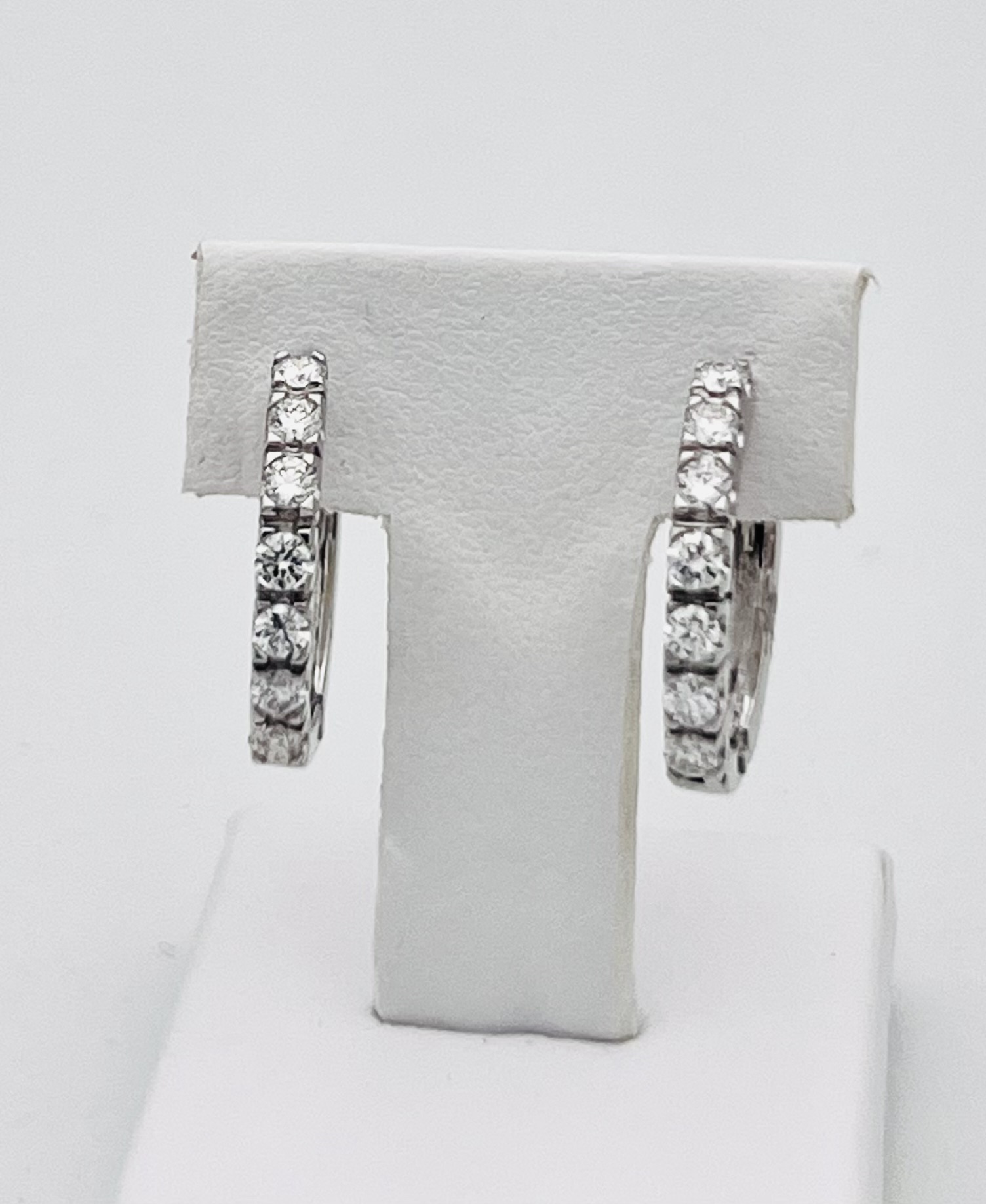 White gold circle earrings and WISH diamonds Art.OR870