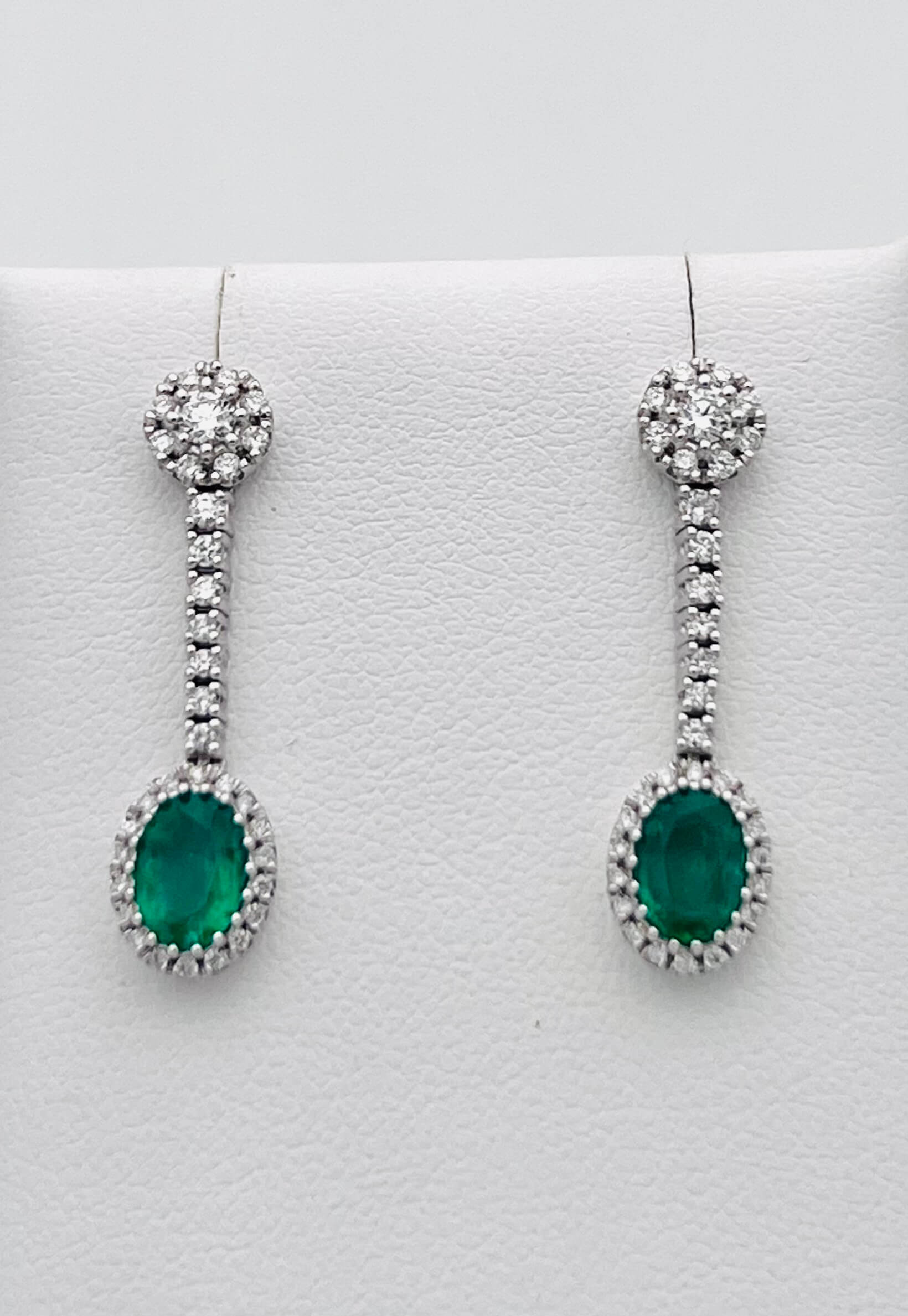 Emerald earrings 750% gold and diamonds Art. OR997