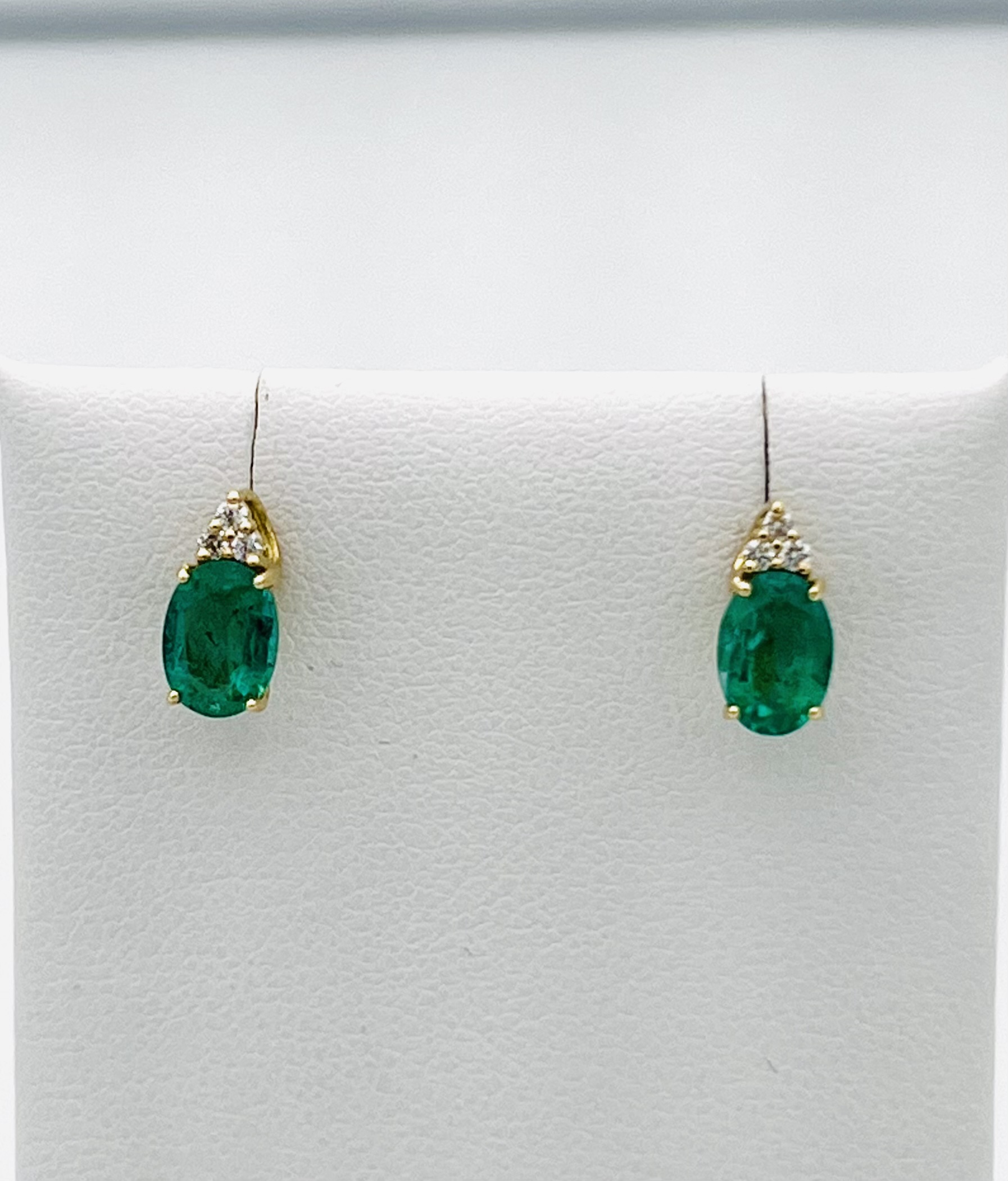 Emeralds and diamonds earrings Art.OR1435