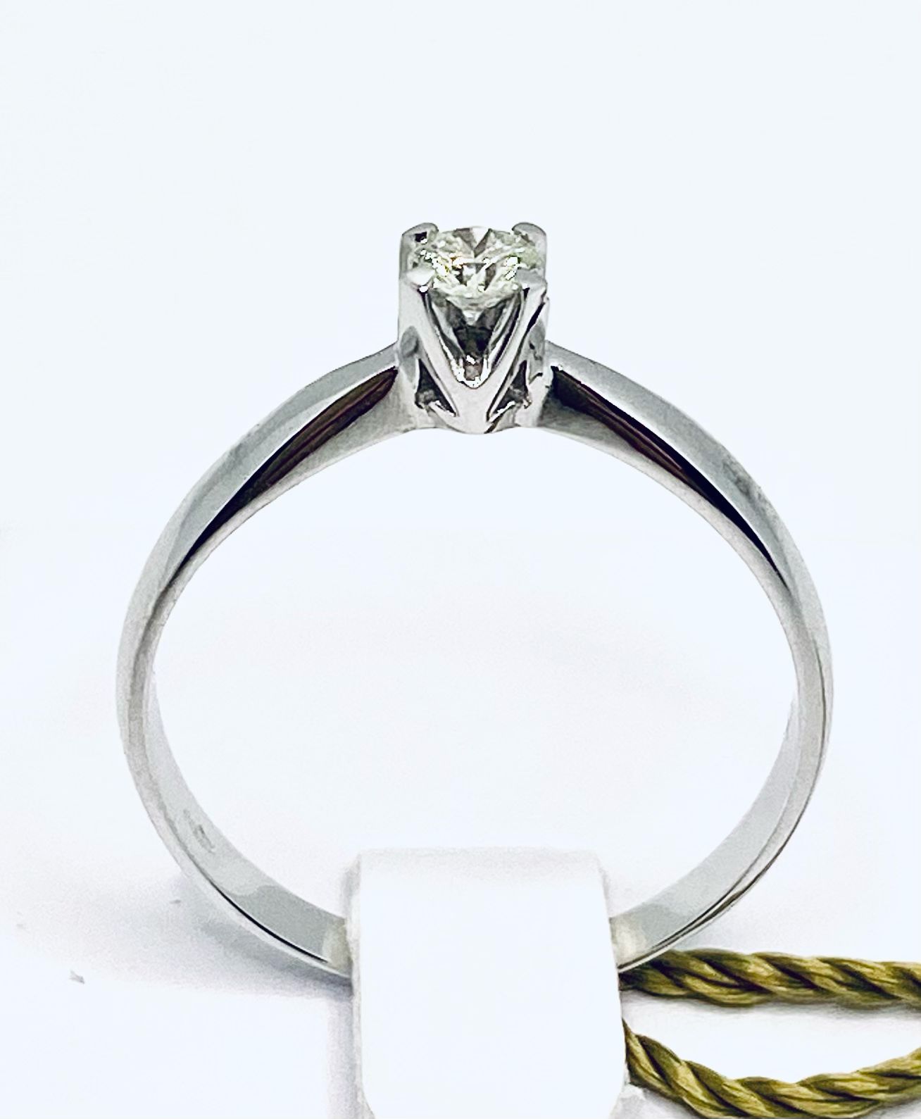 Solitaire ring in gold and diamond Romantic Art. AN1406