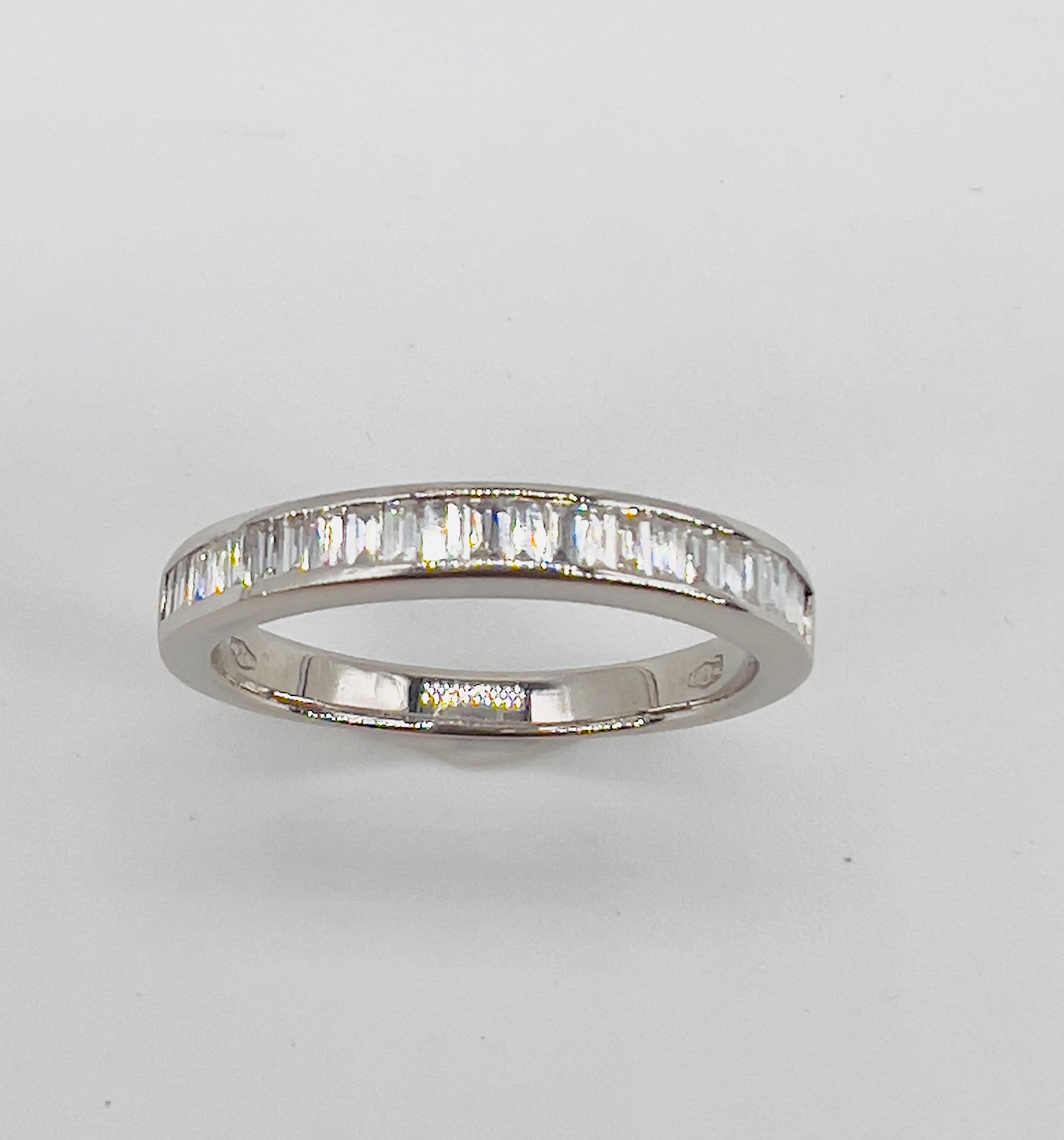Anello veretta oro bianco diamanti BAGUETTE art. R2999
