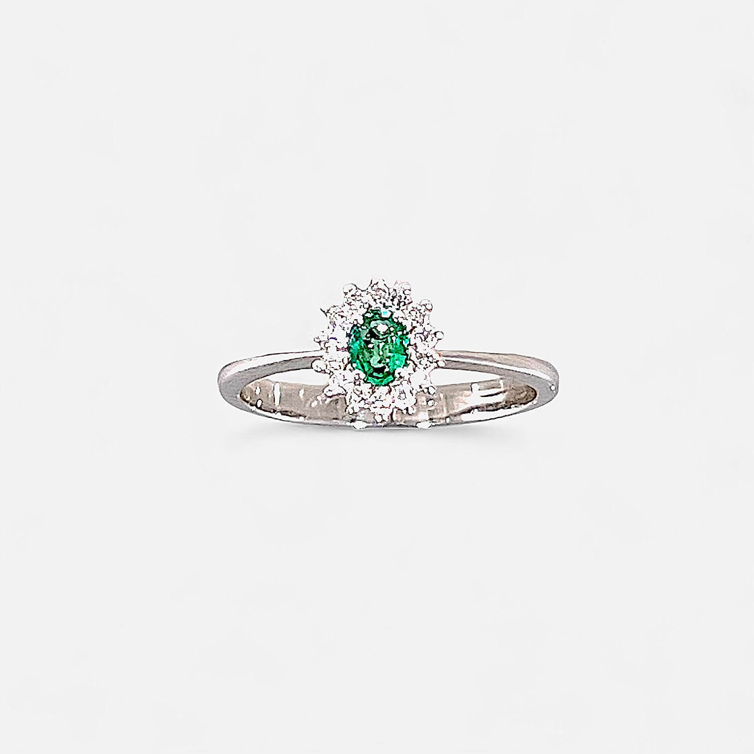 Emerald ring 750% gold and BON TON diamonds Art. AN2467-3