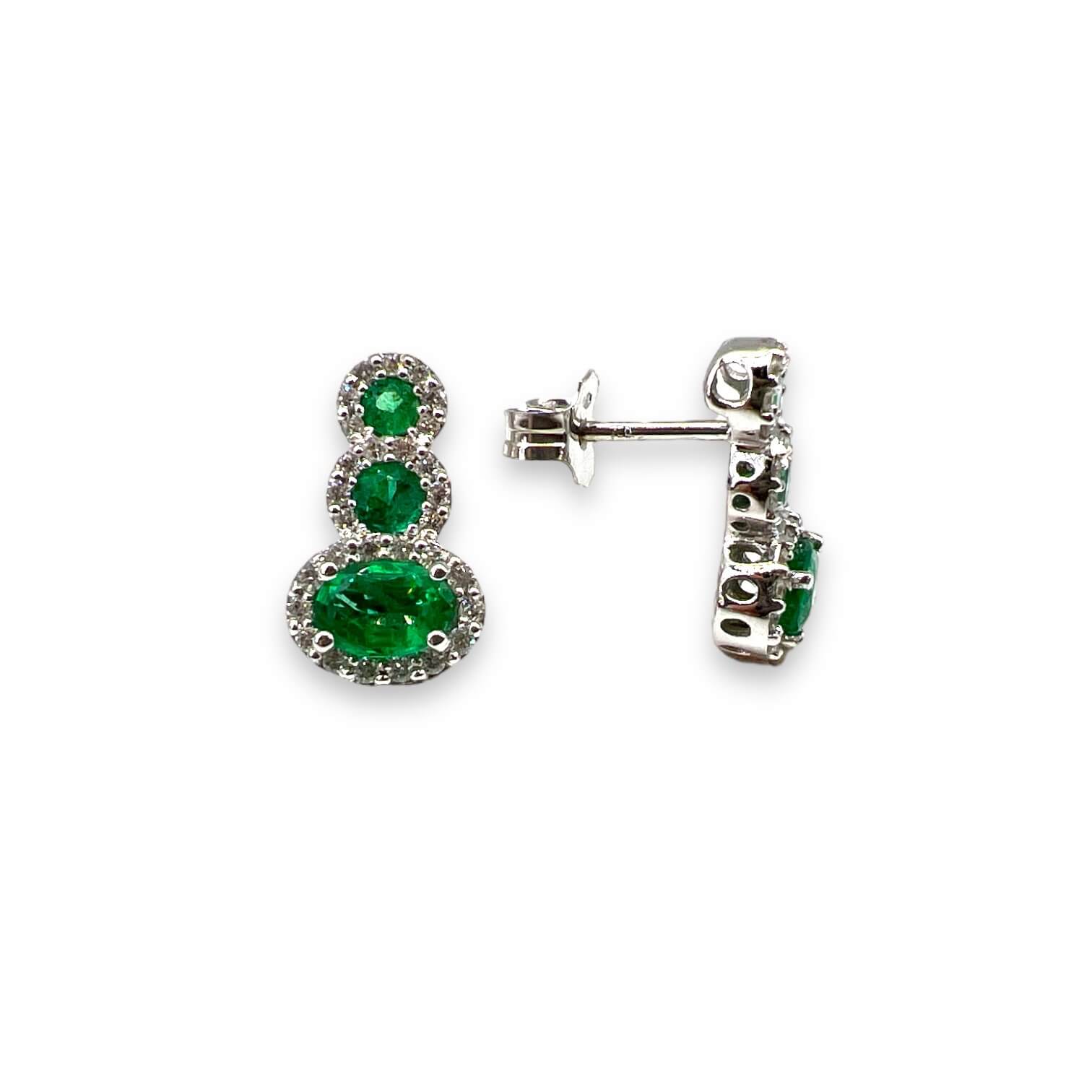 750% White Gold Emerald Earrings