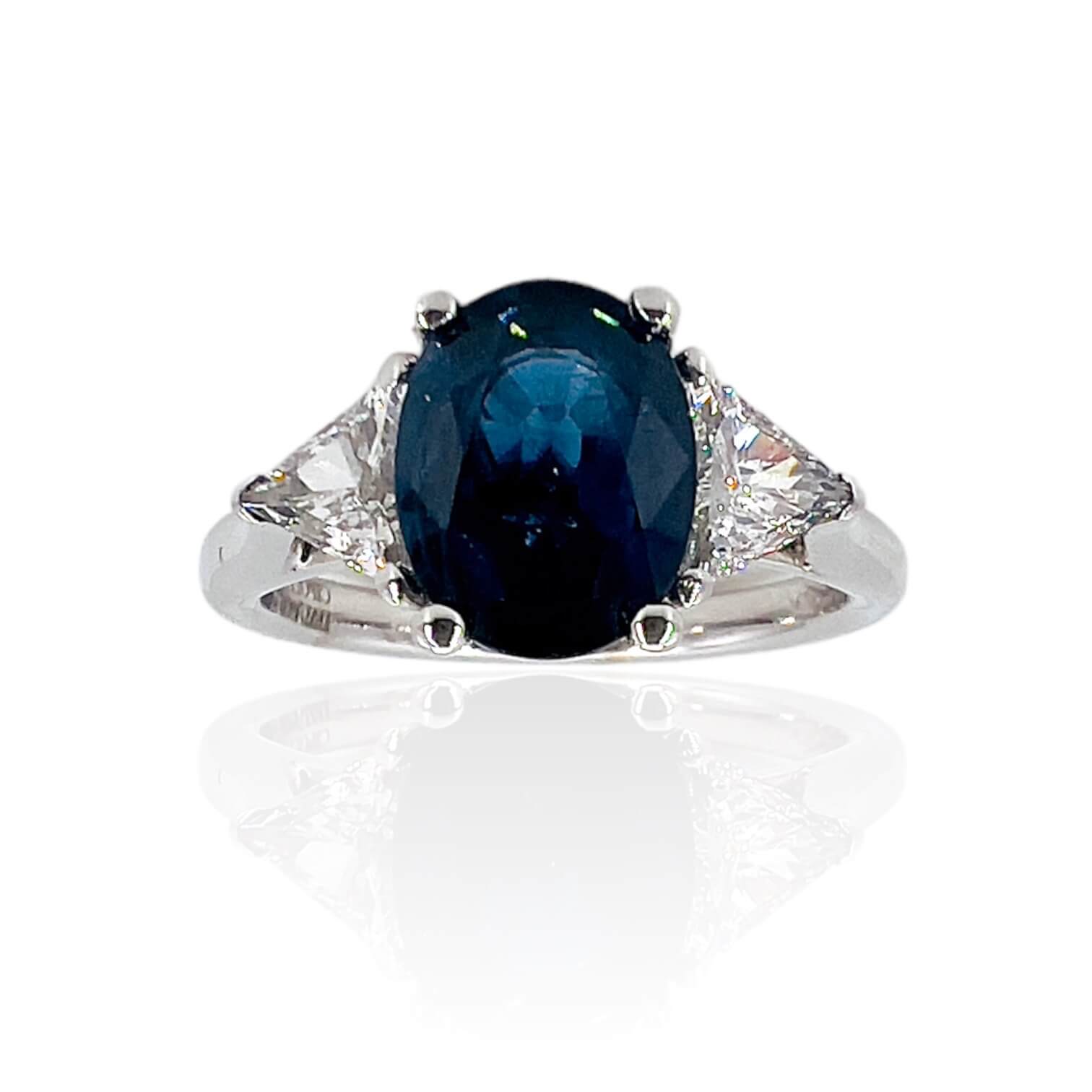 Blue gold sapphire ring and BON TON diamonds Art. AN1393