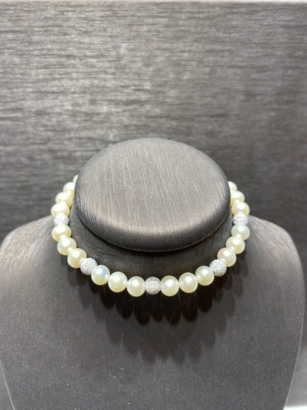 8294b035 92c0 451e a319 db04ff9cd1dc gioielleria palermo bracciale perle freshwater mm 5,5-6 chiusura oro bianco 750% sfere oro bianco 750%