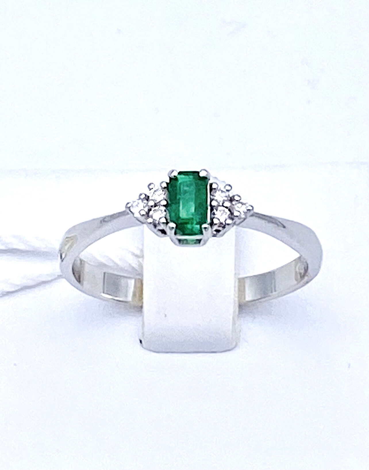 Anello smeraldo diamanti oro bianco 750% ART:AN524-1