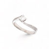Solitaire ring in 750% white gold
