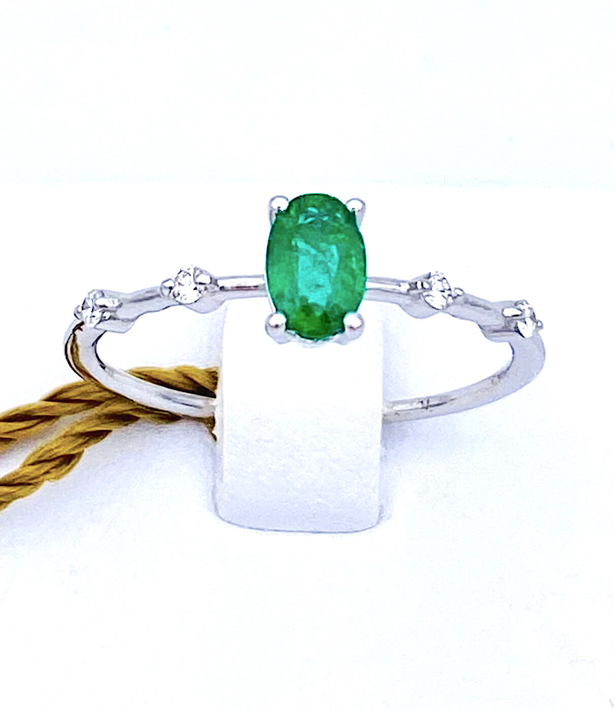 anello-smeraldo-diamanti-oro-bianco-cipolla-dal-1950-gioiellieri-palermo-1-1