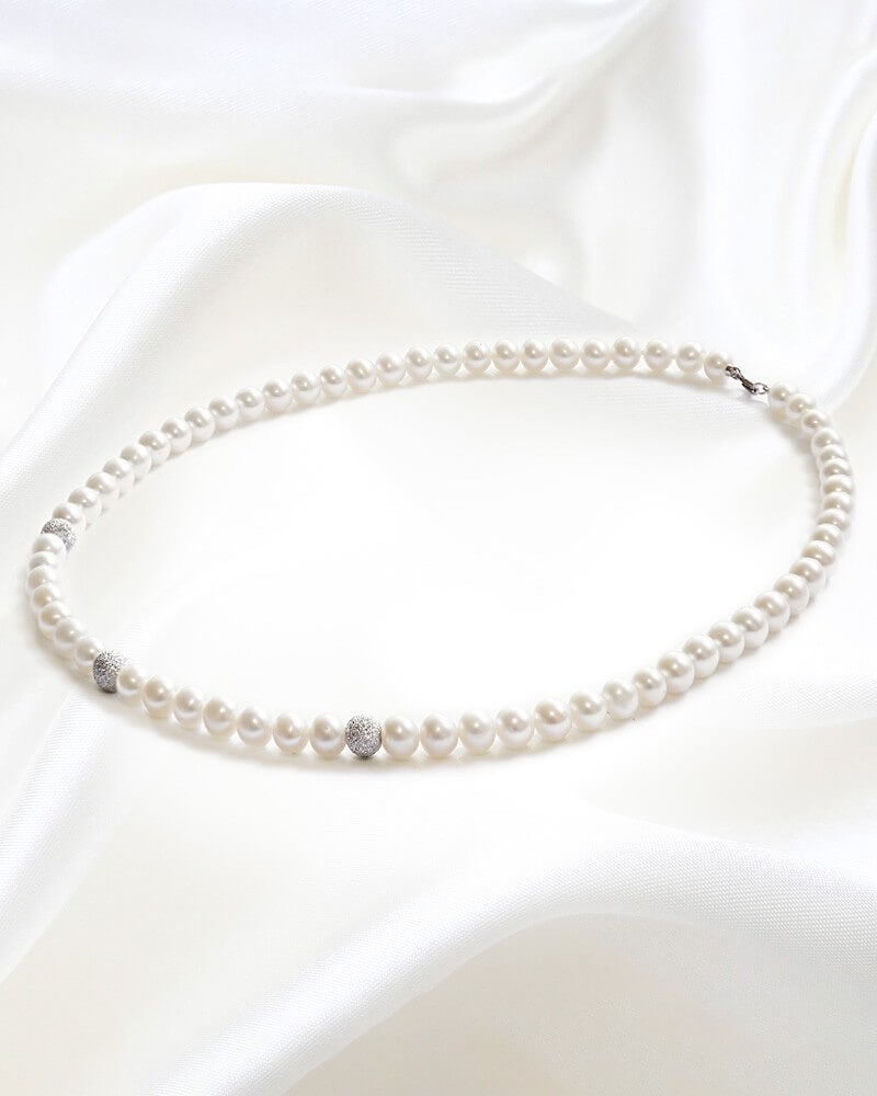 Girocollo perle freshwater mm 5,5-6 con sfere in oro bianco 18 KT art. GRP6-61/2(3p)