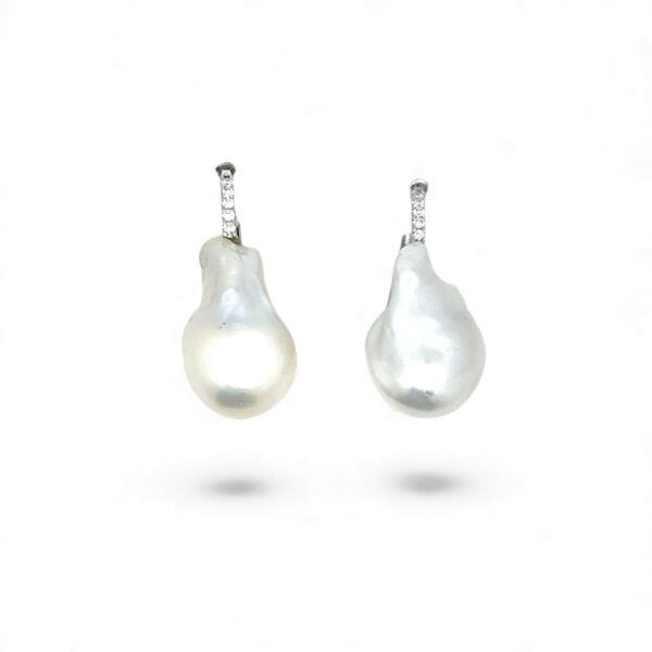 Earrings of pearls, skirmishes and diamonds art.ORP170